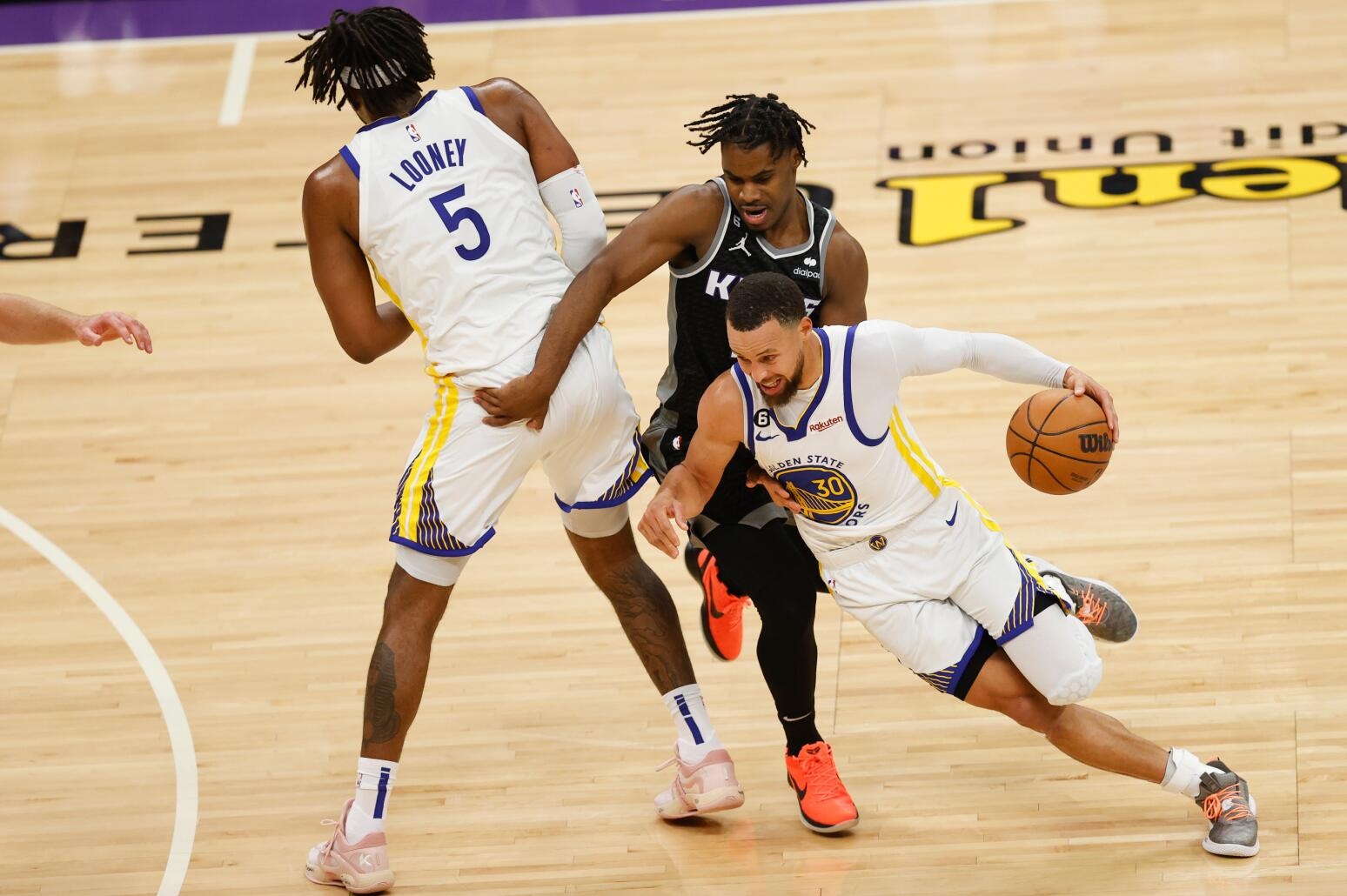 库里:卢尼不仅是夺冠功臣还是更衣室重要组成部分 我们会想念他